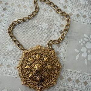 Elegant Crown Trifari Gold Tone Necklace